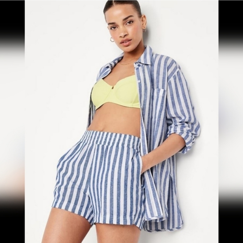 Old Navy Blue and White Striped Linen-Blend Women’s Shorts